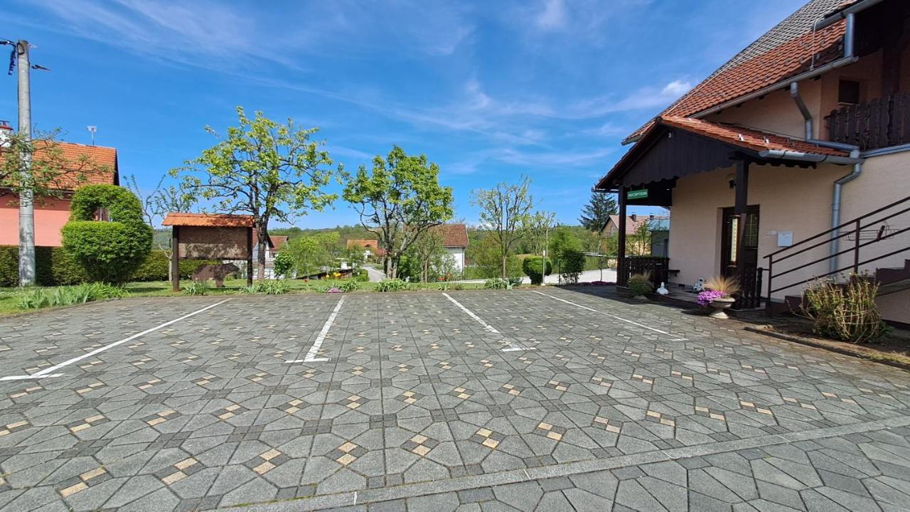 Family Puskaric Slunj Exterior foto
