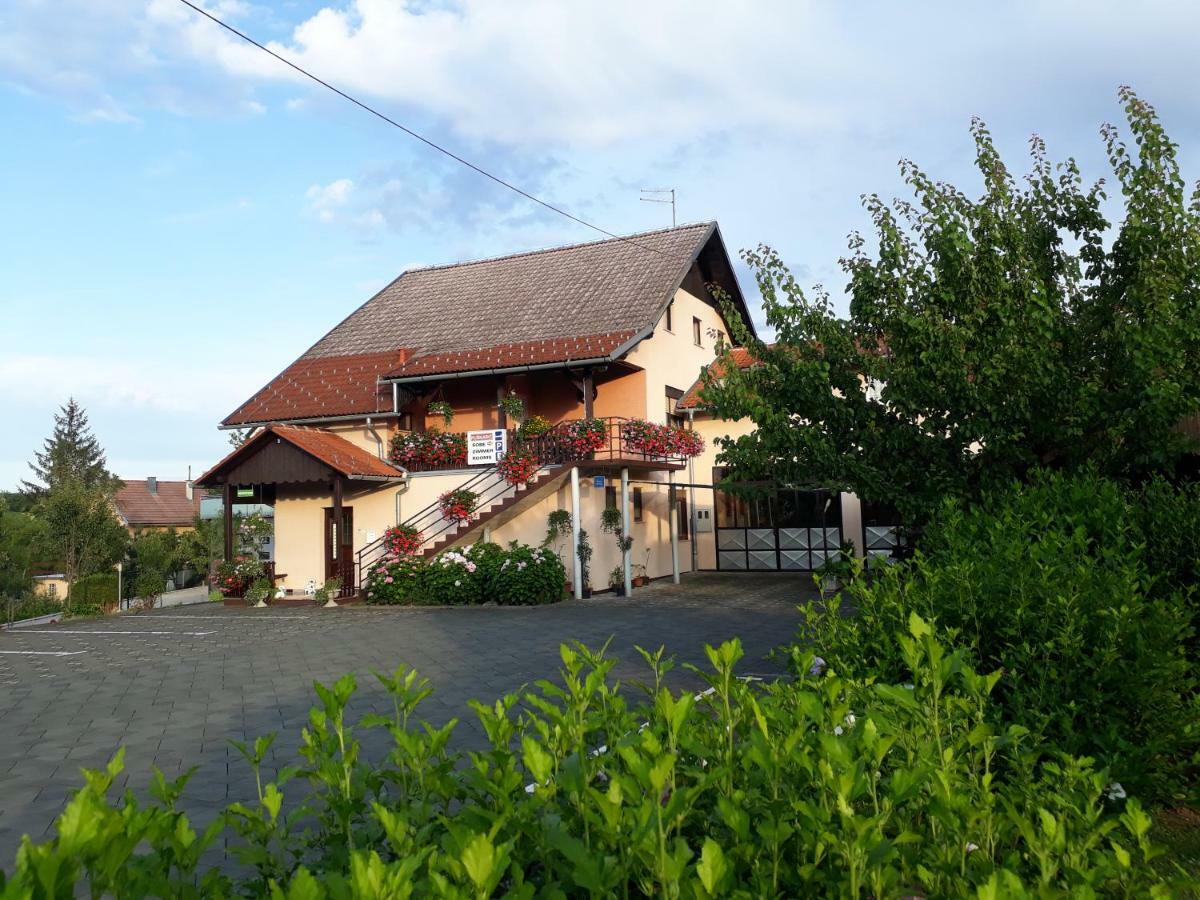 Family Puskaric Slunj Exterior foto